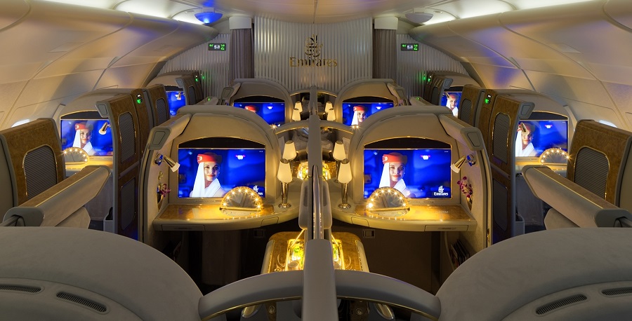 Emirates difunde alegría navideña a sus viajeros